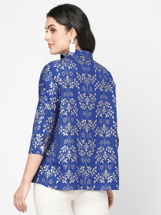 Featuring a foliage gold print confort fit shirt with drop shoulder that moves from Nine to wine