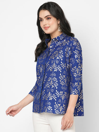 Featuring a foliage gold print confort fit shirt with drop shoulder that moves from Nine to wine