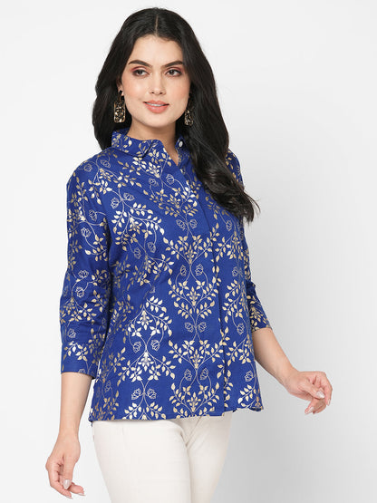 Featuring a foliage gold print confort fit shirt with drop shoulder that moves from Nine to wine