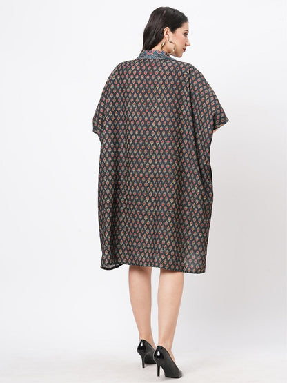 Hashtag Be Featuring a green printed kaftan dress in wide silhouette.Airy silhouette best suited for a casual coffee date.