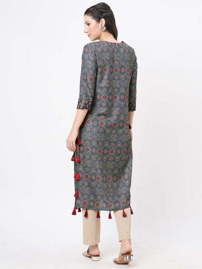 Hashtag Be forest green kurta with contrast tassel detail