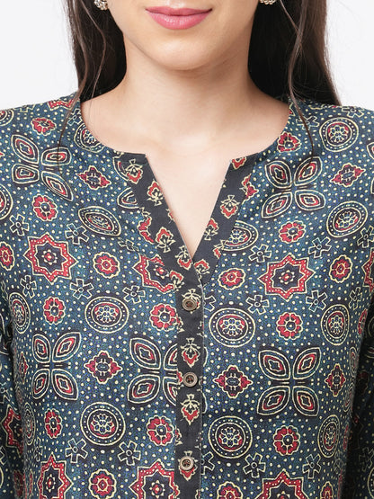 Hashtag Be forest green kurta with contrast tassel detail