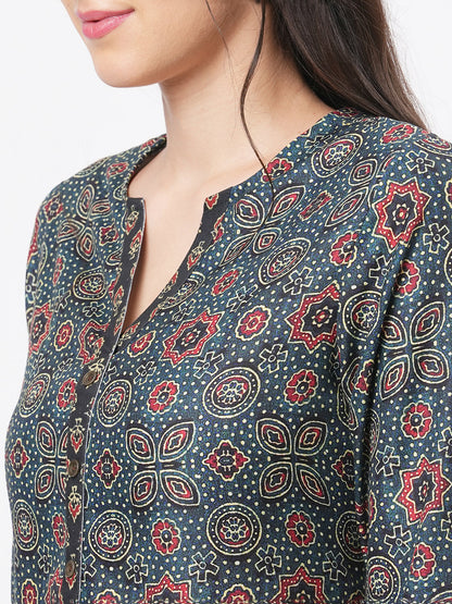 Hashtag Be forest green kurta with contrast tassel detail