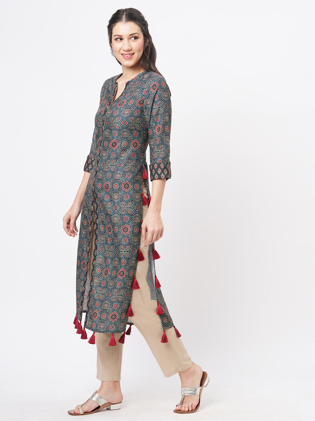 Hashtag Be forest green kurta with contrast tassel detail