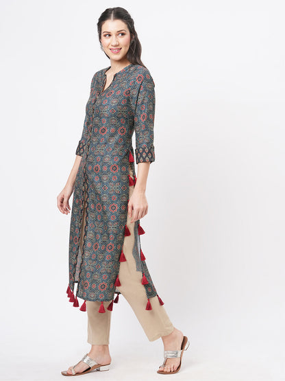 Hashtag Be forest green kurta with contrast tassel detail