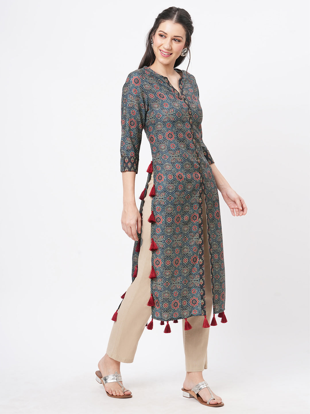 Hashtag Be forest green kurta with contrast tassel detail