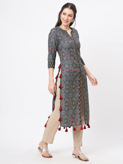 Hashtag Be forest green kurta with contrast tassel detail