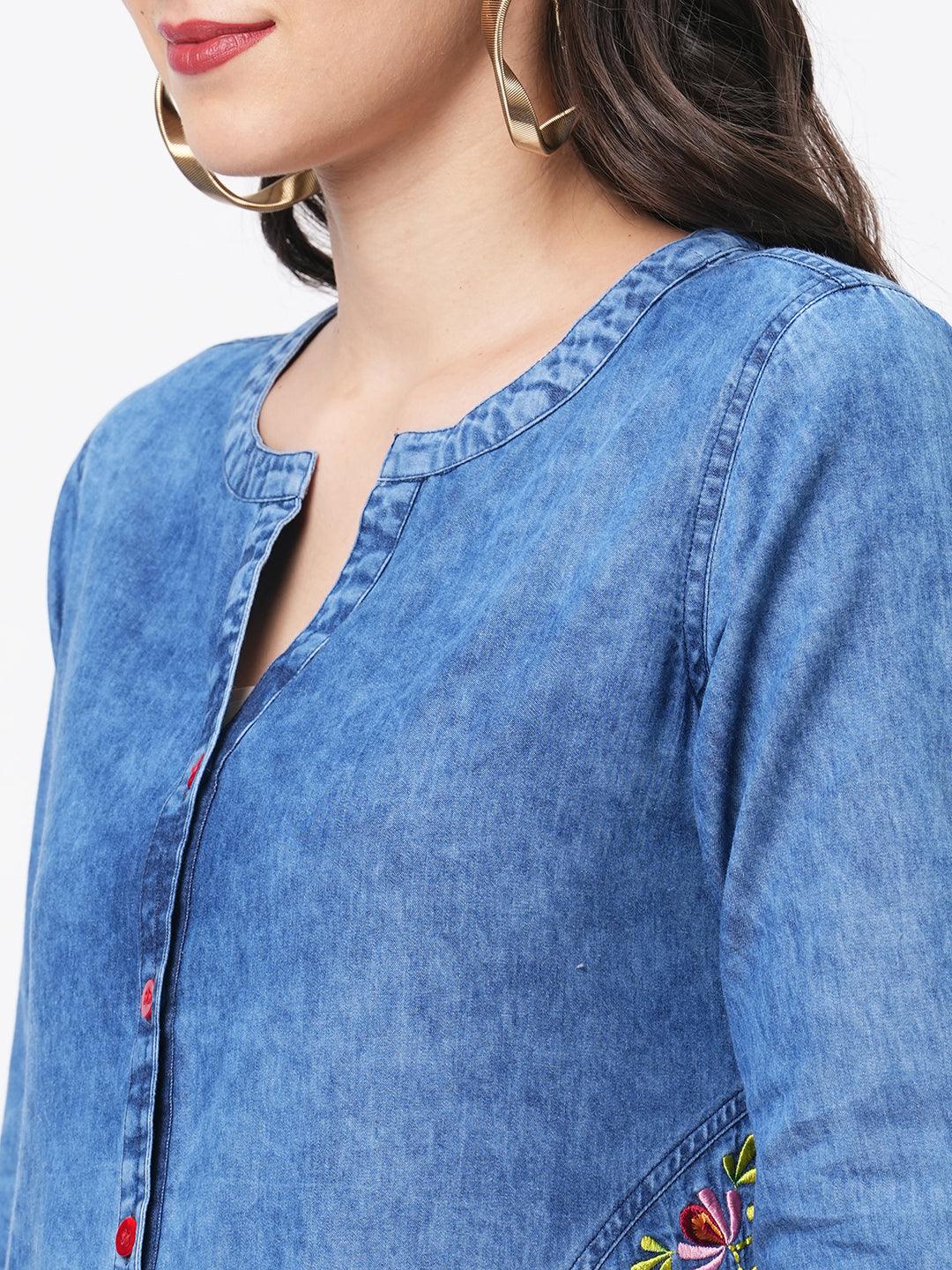 Hashtag Be short dress in sturdy denim with pockets and embroidery around them